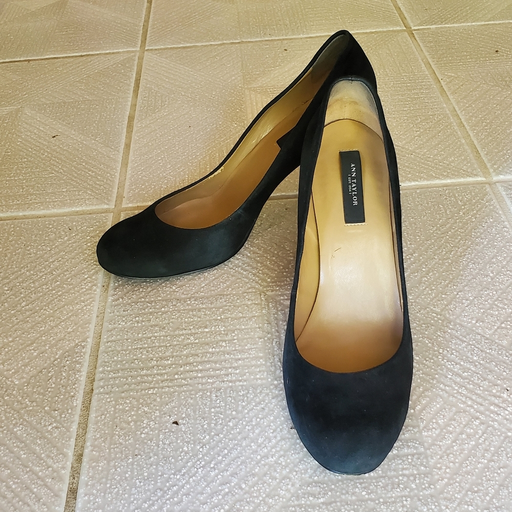 Ann Taylor Black Pumps Size 7.5